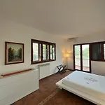 Sara Mondello Garden Level * Παλέρμο