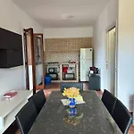 Sara Mondello Garden Level Διαμέρισμα *