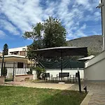 Sara Mondello Garden Level Διαμέρισμα