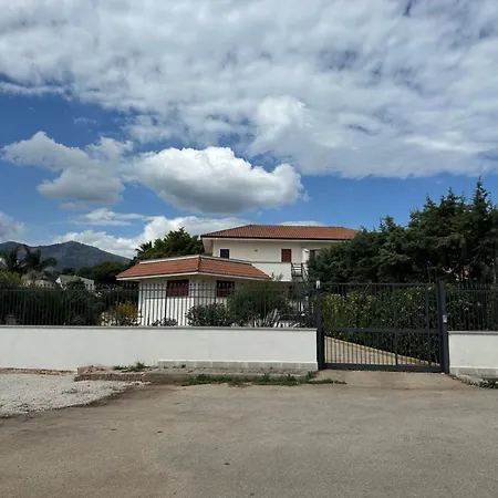 Διαμέρισμα Sara Mondello Garden Level *